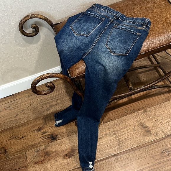 Like New Kancan LA Stone Washed Distressed Styled Holes Stretch Jeans 98% Cotton - Picture 5 of 8